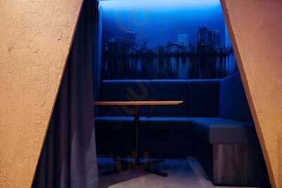 Dining & Music Bar 音stage