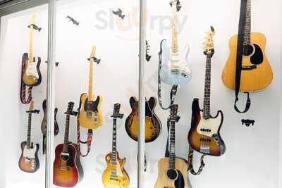 Dining & Music Bar 音stage