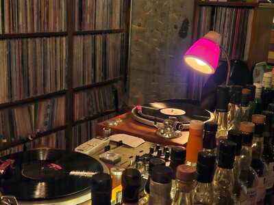 レコード酒場ビートルmomo