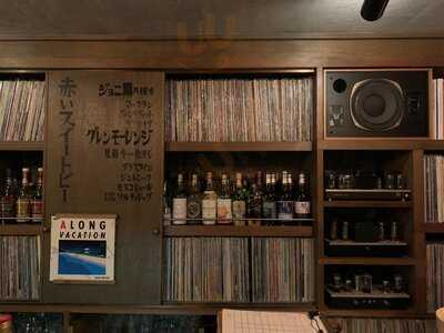 レコード酒場ビートルmomo