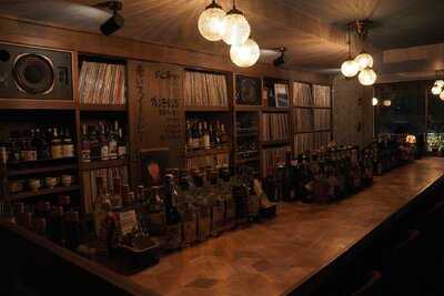 レコード酒場ビートルmomo