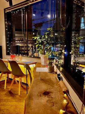 Cafe & Bar Two Gates