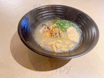 イザカヤキツネ アメリカ村店