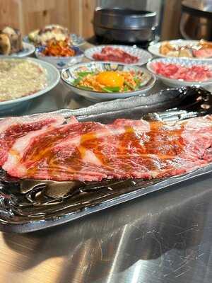 大衆焼肉ホルモン にくさわ 本店