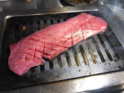 大衆焼肉ホルモン にくさわ 本店