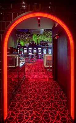 ダイニングダーツバーbee 横浜west店