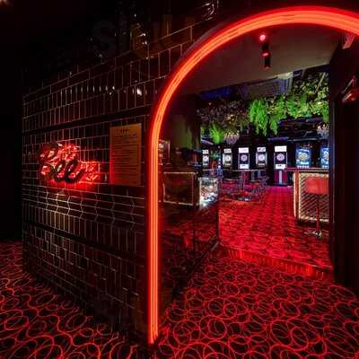 ダイニングダーツバーbee 横浜west店