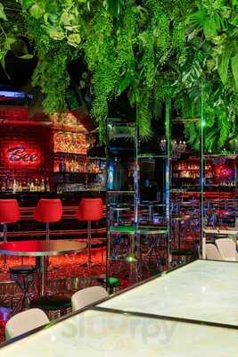 ダイニングダーツバーbee 横浜west店