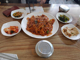 흥부식육식당