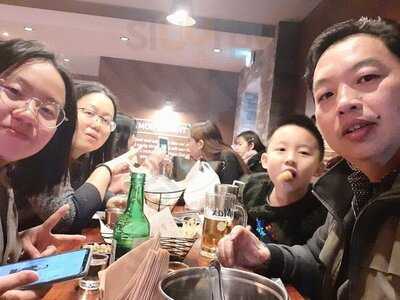 교촌치킨 홍대점