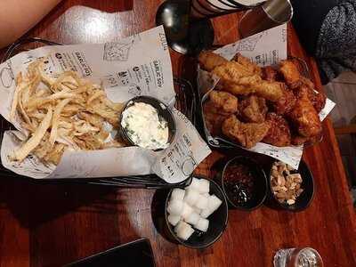 교촌치킨 홍대점