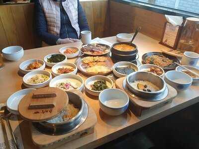 왕비집 명동 본점