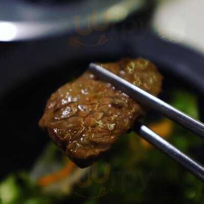 팔색삼겹살 - 신촌본점