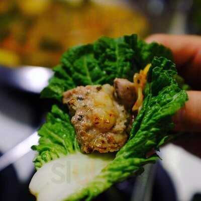 팔색삼겹살 - 신촌본점