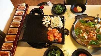 팔색삼겹살 - 신촌본점