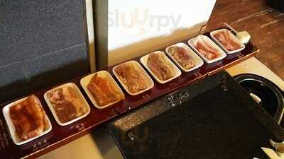 팔색삼겹살 - 신촌본점