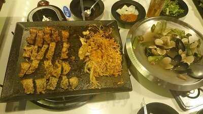 팔색삼겹살 - 신촌본점