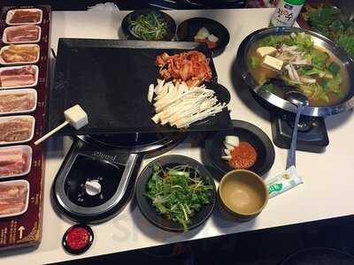 팔색삼겹살 - 신촌본점