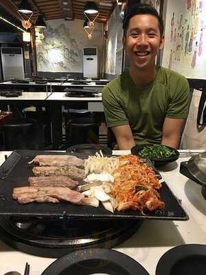 팔색삼겹살 - 신촌본점