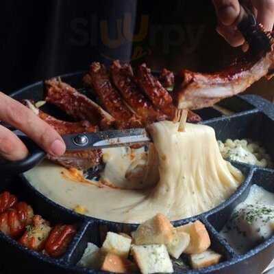 제임스치즈등갈비 홍대역8번출구점