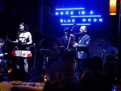 원스인어블루문