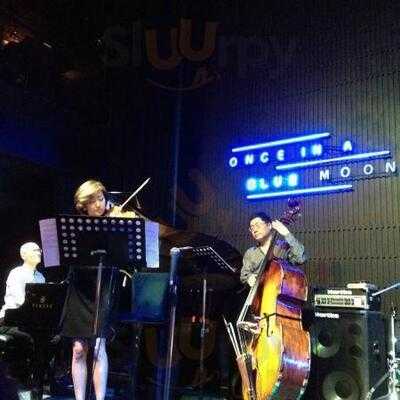 원스인어블루문