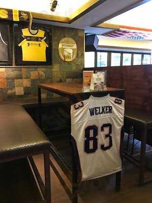 샘라이언스 스포츠 바 & 그릴