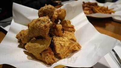 깐부치킨 신사역점