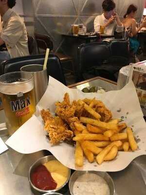 깐부치킨 신사역점