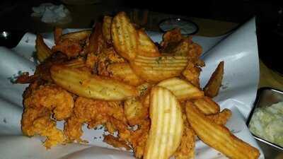 깐부치킨 신사역점