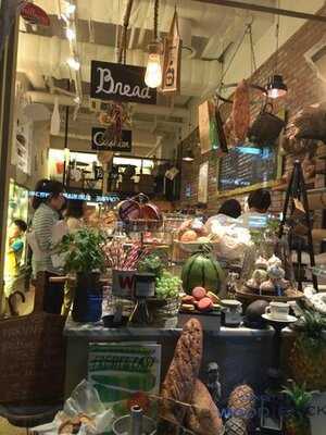 우드앤브릭 종각점