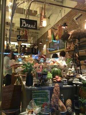 우드앤브릭 종각점