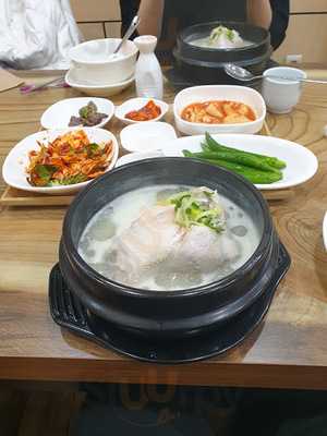 청송약수삼계탕