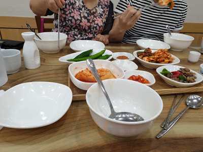 청송약수삼계탕