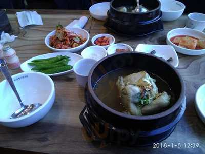 청송약수삼계탕