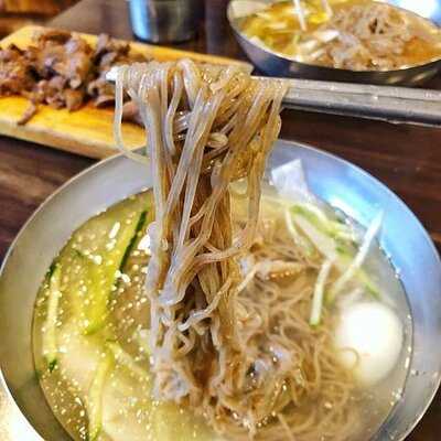 육쌈냉면 홍대점