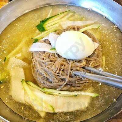 육쌈냉면 홍대점