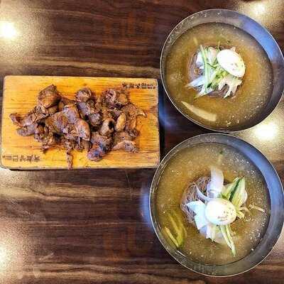 육쌈냉면 홍대점