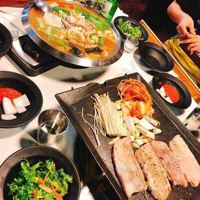 팔색 삼겹살 동대문점