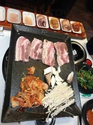 팔색 삼겹살 동대문점