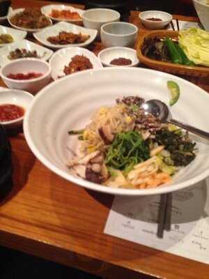 사월에 보리밥 강남점