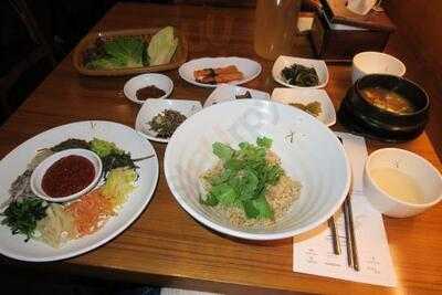 사월에 보리밥 강남점