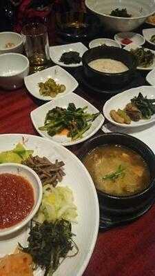 사월에 보리밥 강남점