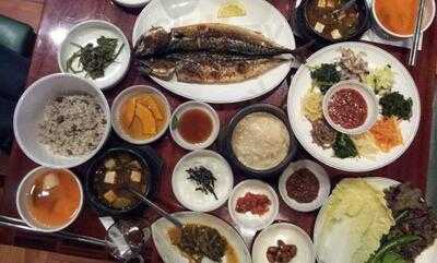 사월에 보리밥 강남점