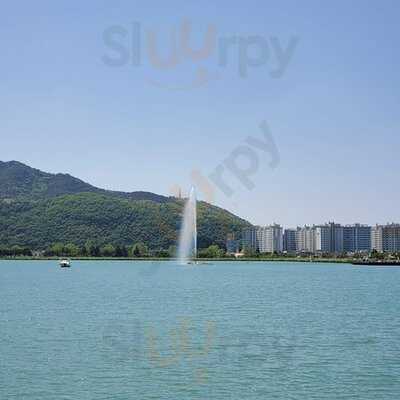 우즈베이커리카페수성호수점