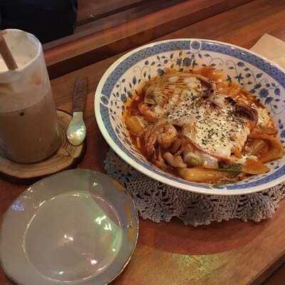 숙녀미용실 카페앤펍