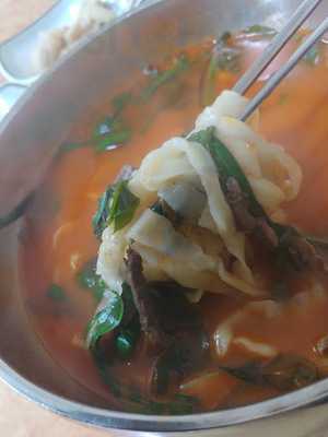 신촌얼큰이칼국수 두류점