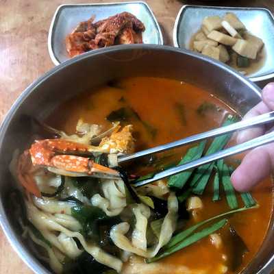 신촌얼큰이칼국수 두류점