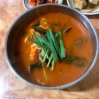 신촌얼큰이칼국수 두류점