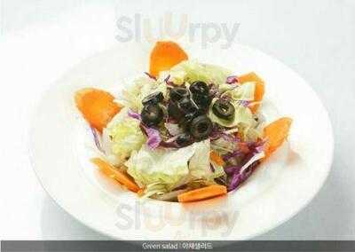 봄베그릴 이태원점